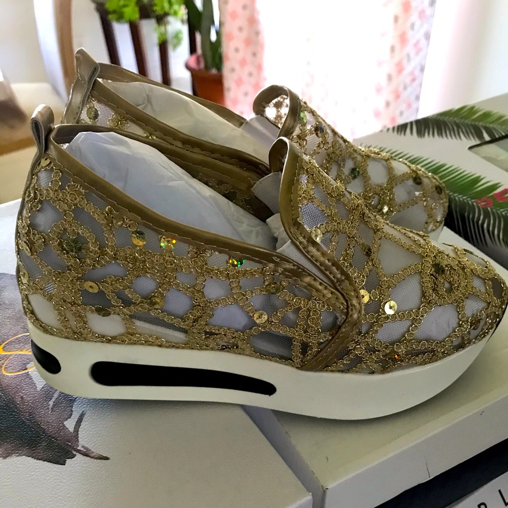 💛New Unique boutique platform shoes💛